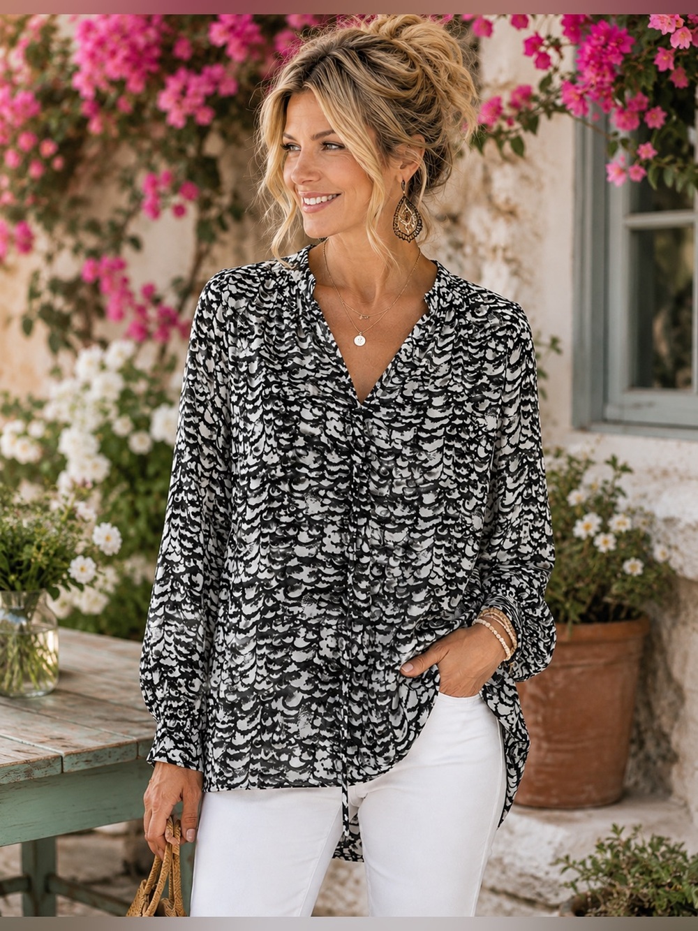 Tahari Black & White Scalloped Print V-Neck Blouse | Size Medium | Classic Chic